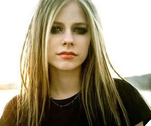 Videoclipe: Avril Lavigne - Alice