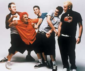Videoclipe: New Found Glory - Don't Let Her Pull You Down