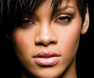 Videoclipe: Rihanna - Russian Roulette